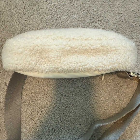 Lululemon Everywhere Fleece Belt Bag - Picture 10 of 10